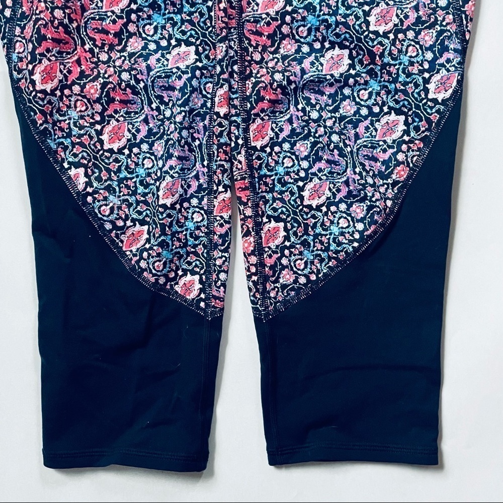 Athleta High Rise Pink Blue Tapestry Print Capri Athletic Leggings Small - Picture 8 of 10